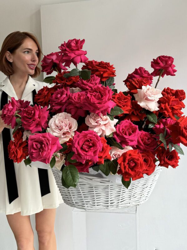 Корзина из французской розы
