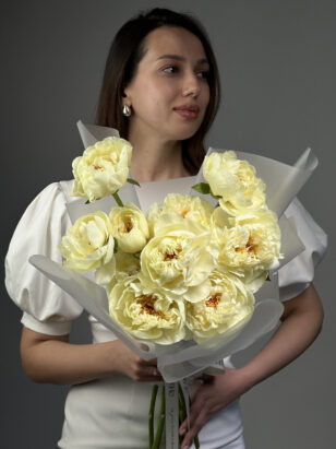 Моно букет из лимонных пионов — изображение 4