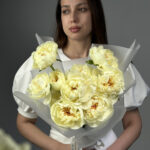 Моно букет из лимонных пионов