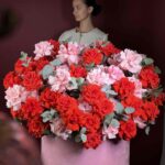 Коробка из французских роз "Нина и Би Свит"