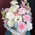 Корзина с нежными цветами