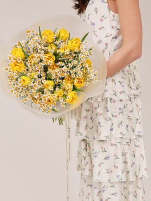 Дуо ромашки и пионовидные тюльпаны