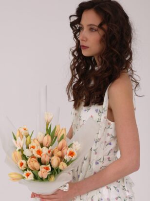 Дуо нарциссы и тюльпаны