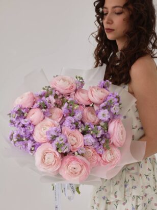 Дуо ранункулюсы и маттиола — изображение 3